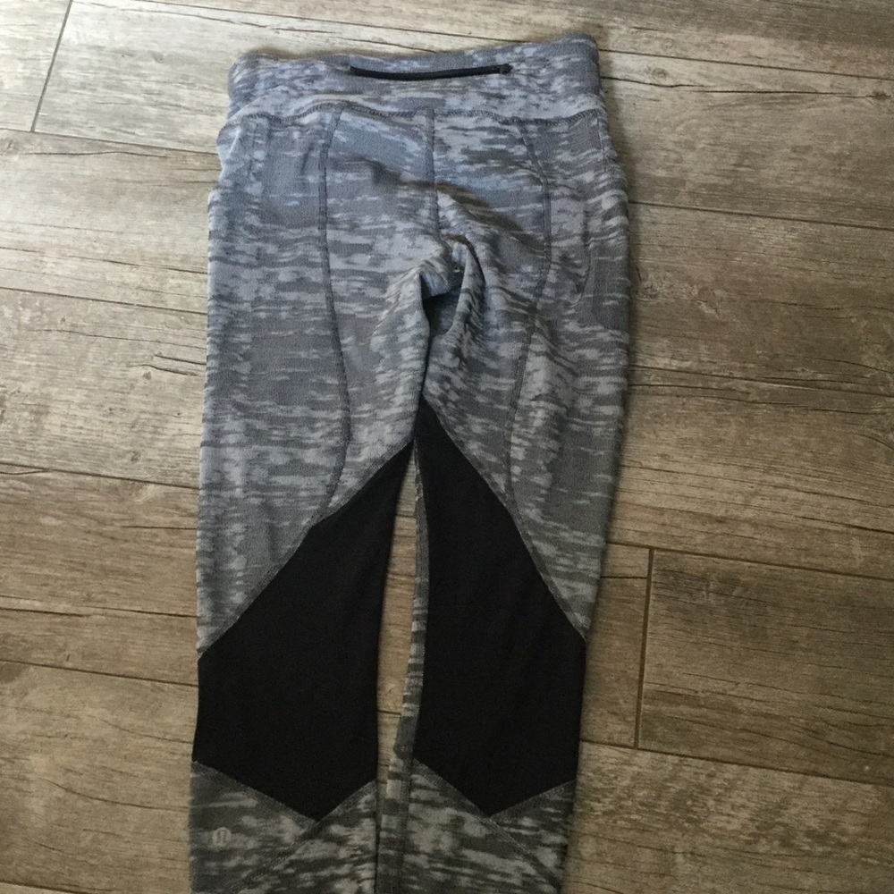 LULULEMON CROPS SIZE 6 perfect condition